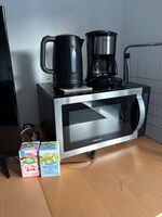 Mikrowelle, Wasserkocher, Kaffeemaschine Mikrowelle, Wasserkocher, Kaffeemaschine
