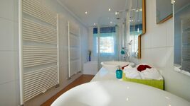1. Badezimmer Dusche Badewanne WC 1.OG 1. Badezimmer Dusche Badewanne WC 1.OG