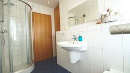 2. Badezimmer Dusche WC 1.OG 2. Badezimmer Dusche WC 1.OG
