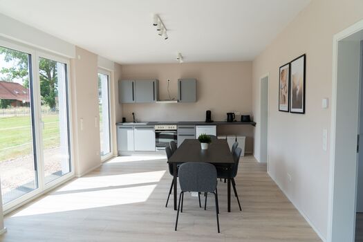 HOCHWERTIG EINGERICHTET | 5 ZIMMER | FREE PARKING & WiFi Bild 4 HOCHWERTIG EINGERICHTET | 5 ZIMMER | FREE PARKING & WiFi Bild 4