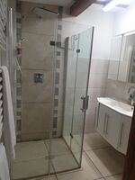 Badezimmer mit Dusche Badezimmer mit Dusche