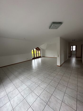 95 m² Wohnung Monteurwohnung | 5 Betten | 2 Balkone | WLAN 95 m² Wohnung Monteurwohnung | 5 Betten | 2 Balkone | WLAN