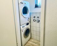 Waschmaschine, Trockner, Toilette Waschmaschine, Trockner, Toilette