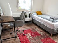 Grünes Zimmer, 1 Einzelbett, 1 Zustellbett, Schreibtisch, TV Grünes Zimmer, 1 Einzelbett, 1 Zustellbett, Schreibtisch, TV