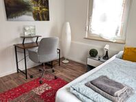 Grünes Zimmer, 1 Einzelbett, 1 Zustellbett, Schreibtisch, TV Grünes Zimmer, 1 Einzelbett, 1 Zustellbett, Schreibtisch, TV