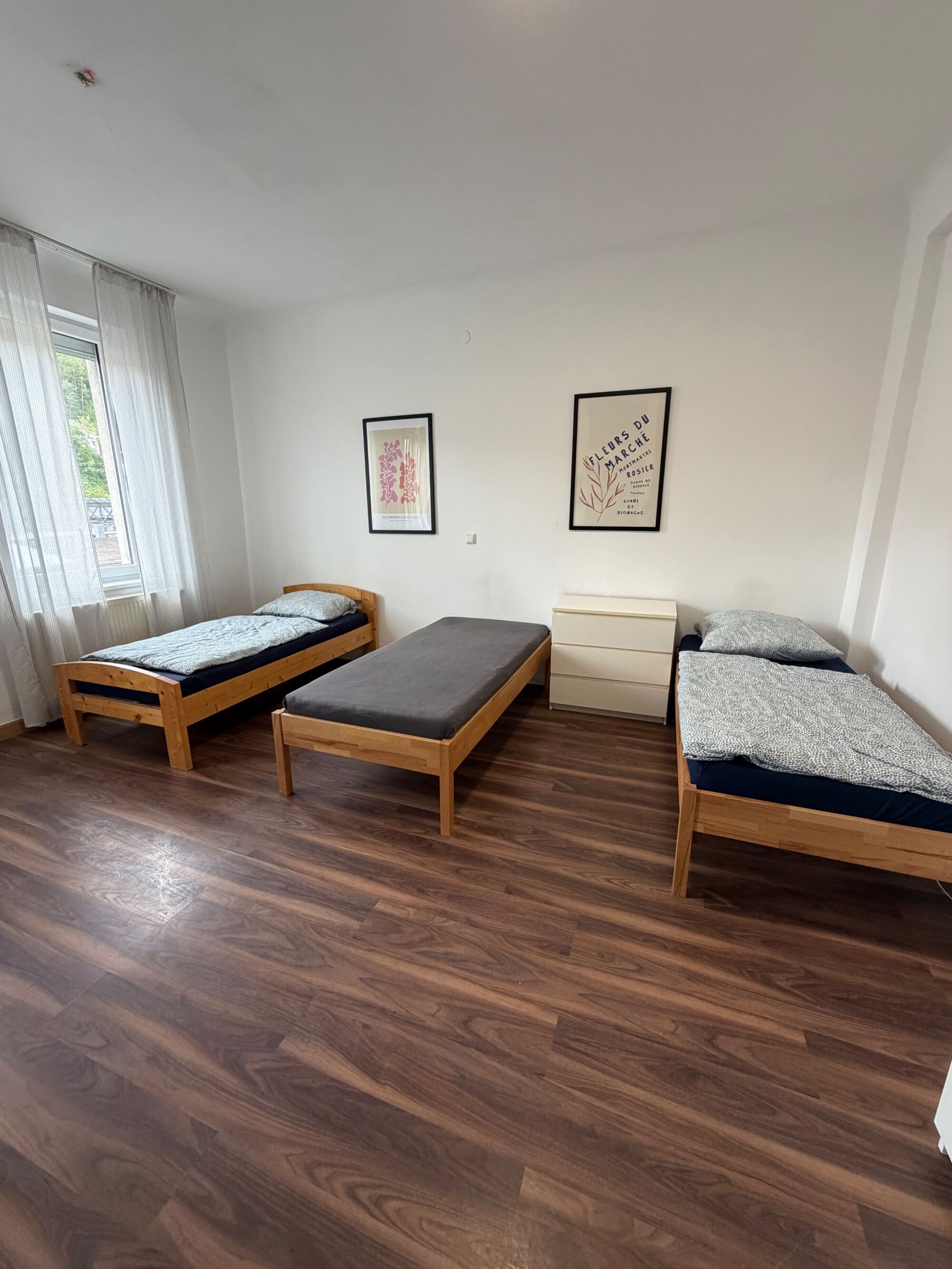 Großzügiges 3 Bettzimmer mit eigenem Bad und voll ausgestatteter Küche Großzügiges 3 Bettzimmer mit eigenem Bad und voll ausgestatteter Küche
