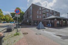 Unsere Wohnung liegt zentral in Norderstedt Mitte, fußläufig zum Bahnhof. Geschäfte des täglichen Lebens sowie Restaurants, Bäckereien und Cafes befinden sich in unmittelbarer Nähe Unsere Wohnung liegt zentral in Norderstedt Mitte, fußläufig zum Bahnhof. Geschäfte des täglichen Lebens sowie Restaurants, Bäckereien und Cafes befinden sich in unmittelbarer Nähe