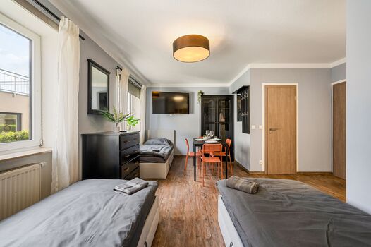 Apartment 1 (Apartment 4 baugleich): 3 Einzelbetten, TV und Esstisch Apartment 1 (Apartment 4 baugleich): 3 Einzelbetten, TV und Esstisch