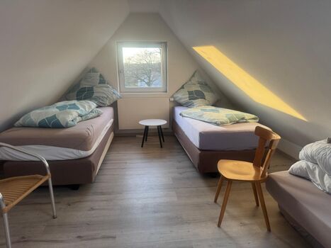 Top Monteuerzimmer - Bei Bonn - A3, 3 Schlafzimmer, 2 Bäder, Terrasse Top Monteuerzimmer - Bei Bonn - A3, 3 Schlafzimmer, 2 Bäder, Terrasse