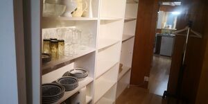 "Vorratsecke", Geschirr und viel Privates "Vorratsecke", Geschirr und viel Privates