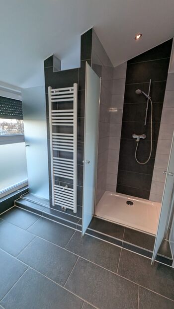 Bad mit 2 Duschen Bad mit 2 Duschen