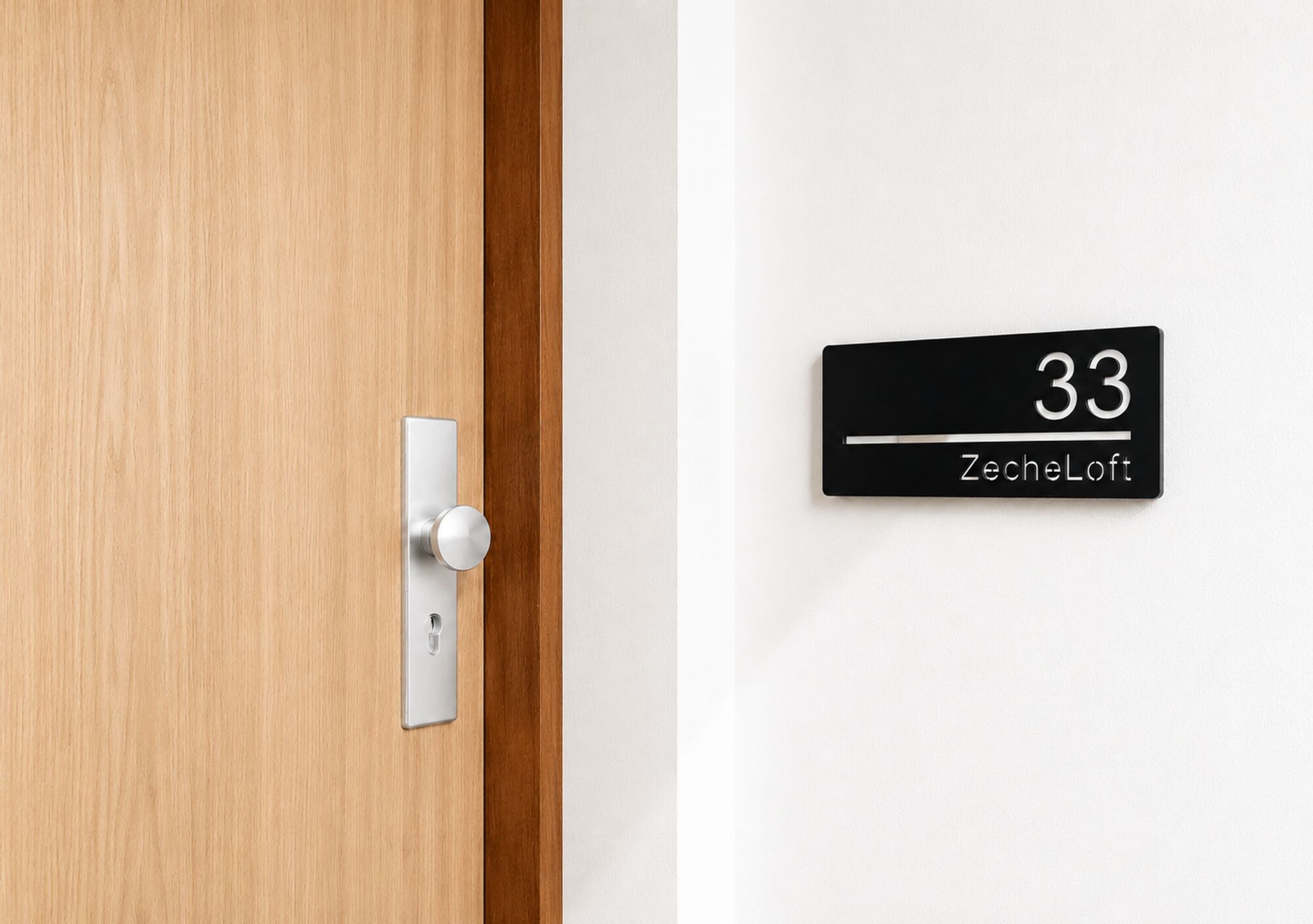 Ansicht vom Wohnungseingang: Willkommen im ZecheLoft 33. Ihr modernes Apartment ist leicht zu finden und bietet einen komfortablen, stilvollen Rückzugsort. Perfekt für Geschäftsreisende, Städtereisen oder einen entspannten Aufenthalt. Ansicht vom Wohnungseingang: Willkommen im ZecheLoft 33. Ihr modernes Apartment ist leicht zu finden und bietet einen komfortablen, stilvollen Rückzugsort. Perfekt für Geschäftsreisende, Städtereisen oder einen entspannten Aufenthalt.