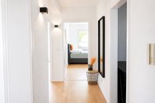 Das 3. Schlafzimmer befindet sich auf der rechten Seite am Ende des Flures und ist der größte Schlafraum mit 3. Einzel Boxspringbetten. Das 3. Schlafzimmer befindet sich auf der rechten Seite am Ende des Flures und ist der größte Schlafraum mit 3. Einzel Boxspringbetten.