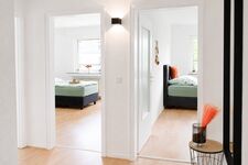 Das 2. Schlafzimmer befindet sich auf der linken Seite des Bildes. Das 3. Schlafzimmer befindet sich auf der rechten Seite des Bildes. Das 2. Schlafzimmer befindet sich auf der linken Seite des Bildes. Das 3. Schlafzimmer befindet sich auf der rechten Seite des Bildes.