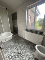 Kleines Bad mit WC und Dusche Kleines Bad mit WC und Dusche