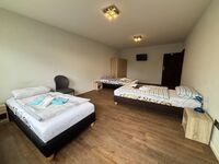 TV und Schrank im Schlafzimmer TV und Schrank im Schlafzimmer