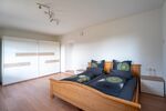 Schlafzimmer 2 mit Doppelbett und großem Kleiderschrank Schlafzimmer 2 mit Doppelbett und großem Kleiderschrank