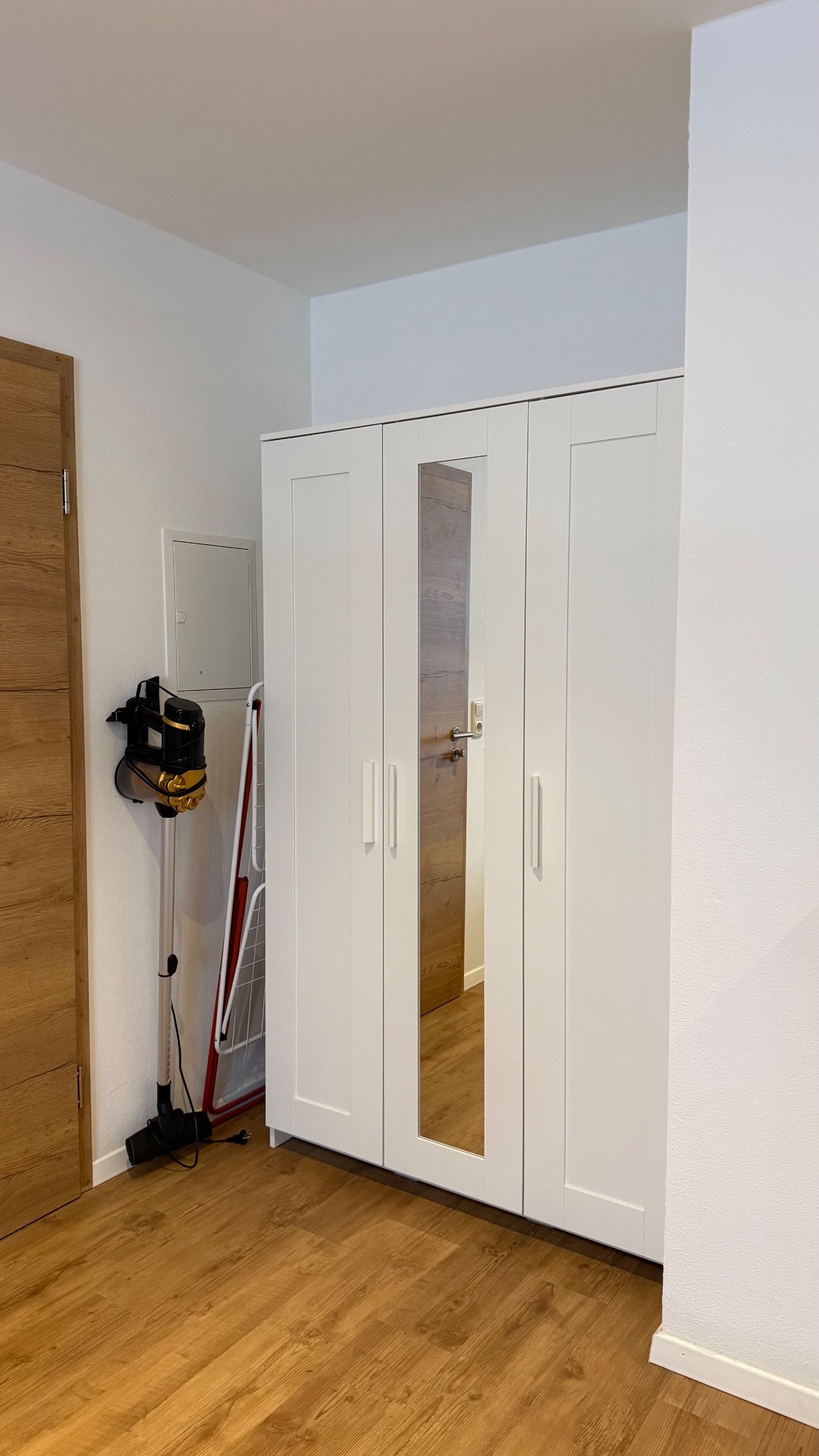 Kleiderschrank - Doppelzimmer Nr. 3 Kleiderschrank - Doppelzimmer Nr. 3