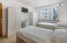 Schlafzimmer 3 mit zwei Einzelbetten, Sitzecke und Smart TV Schlafzimmer 3 mit zwei Einzelbetten, Sitzecke und Smart TV