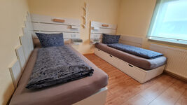 Schlafzimmer auch als Doppelbett konfigurierbar Schlafzimmer auch als Doppelbett konfigurierbar