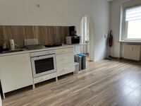Küche mit Backofen und Mikrowelle Küche mit Backofen und Mikrowelle