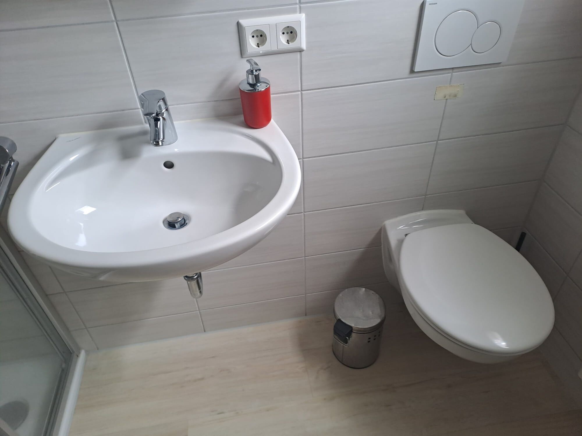 Bad & WC 1 Bad & WC 1