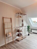 Kleiderständer im Schlafzimmer Kleiderständer im Schlafzimmer