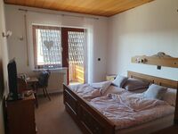 Haus Drei Seen - Gästezimmer mit Kingsize-Bett und Balkon Bild 2 Haus Drei Seen - Gästezimmer mit Kingsize-Bett und Balkon Bild 2
