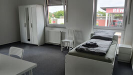 Apartments Leuna Haupttor | 5 Min Merseburg / Bad Dürrenberg Bild 1 Apartments Leuna Haupttor | 5 Min Merseburg / Bad Dürrenberg Bild 1