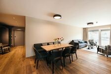 Grosser gemütlicher Essbereich mit TV in jedem Zimmer Grosser gemütlicher Essbereich mit TV in jedem Zimmer