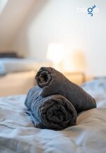 Schlafzimmer 1 mit zwei Einzelbetten, Sitzecke und Smart TV Schlafzimmer 1 mit zwei Einzelbetten, Sitzecke und Smart TV