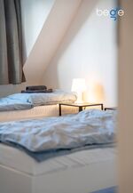 Schlafzimmer 2 mit zwei Einzelbetten, Sitzecke und Smart TV Schlafzimmer 2 mit zwei Einzelbetten, Sitzecke und Smart TV