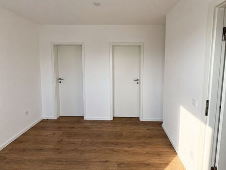 MH64 / TOMASZ-LIVING in MEERBUSCH - Parkplatz am Haus Bild 5 MH64 / TOMASZ-LIVING in MEERBUSCH - Parkplatz am Haus Bild 5