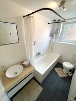 Badezimmer mit Badewanne Badezimmer mit Badewanne