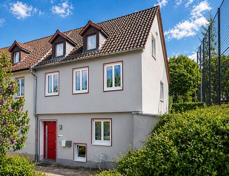 Haus in Kitzingen, 9 Betten, zentral mit 2 Küchen und 2 Bäder mit Dusche Haus in Kitzingen, 9 Betten, zentral mit 2 Küchen und 2 Bäder mit Dusche