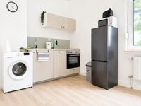 Vollausgestattete Küche inklusive Waschmaschine, Kühlschrank und Gefrierschrank, Mikrowelle, Wasserkocher und Kaffeemaschine Vollausgestattete Küche inklusive Waschmaschine, Kühlschrank und Gefrierschrank, Mikrowelle, Wasserkocher und Kaffeemaschine