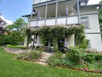 Überdachte Terrasse für jedes Wetter untere Wohnung, Balkon obere Wohnung Überdachte Terrasse für jedes Wetter untere Wohnung, Balkon obere Wohnung