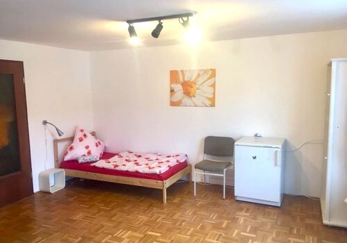 Platz für bis zu 35 Monteure !!Günstig+viele Einzelzimmer!! Platz für bis zu 35 Monteure !!Günstig+viele Einzelzimmer!!