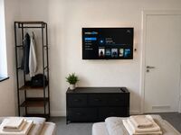 6 Einzelbetten l Parkplatz l WLAN l 2 Smart-TVs Bild 1 6 Einzelbetten l Parkplatz l WLAN l 2 Smart-TVs Bild 1