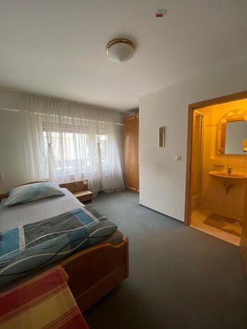 Gemütliche Monteurswohnungen in Kelkheim für 4 bis 9 Personen Gemütliche Monteurswohnungen in Kelkheim für 4 bis 9 Personen