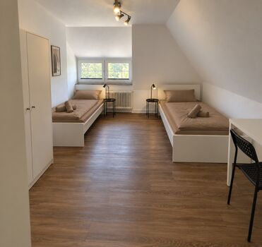Handwerkerhaus Ibbenbüren | 10 Zimmer | bis zu 15 P Handwerkerhaus Ibbenbüren | 10 Zimmer | bis zu 15 P