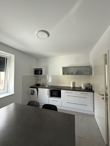 Monteuzimmer Obertshausen 8 Personen | A3 in 2 min. | 2 Küchen | 2 Bäder Bild 5 Monteuzimmer Obertshausen 8 Personen | A3 in 2 min. | 2 Küchen | 2 Bäder Bild 5