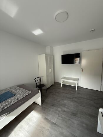 Monteuzimmer Obertshausen 8 Personen | A3 in 2 min. | 2 Küchen | 2 Bäder Bild 3 Monteuzimmer Obertshausen 8 Personen | A3 in 2 min. | 2 Küchen | 2 Bäder Bild 3