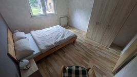 Kleines Schlafzimmer mit Doppelbett Kleines Schlafzimmer mit Doppelbett