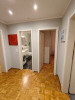 Flur mit Zugang zu allen Räumen Flur mit Zugang zu allen Räumen