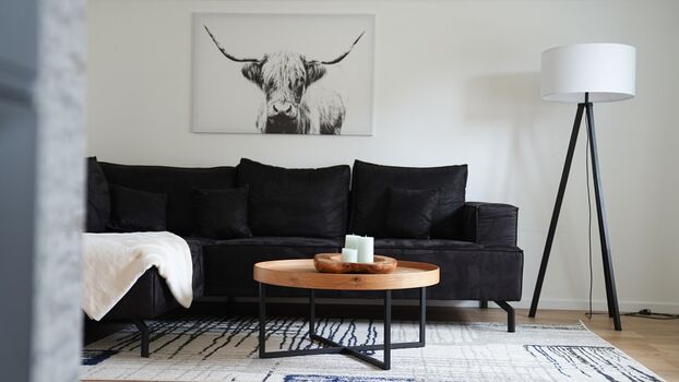 offenes Wohnzimmer mit TV offenes Wohnzimmer mit TV