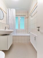 Moderne Badezimmer mit Duschwannen Moderne Badezimmer mit Duschwannen