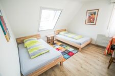 Geräumiges Schlafzimmer mit Komfortbetten Geräumiges Schlafzimmer mit Komfortbetten