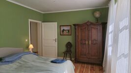 EG Schlafzimmer 2, 1 Doppelbett, 2 mit Badezimmer EG Schlafzimmer 2, 1 Doppelbett, 2 mit Badezimmer