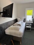 Moderne Unterkunft mit 4 Schlafzimmer, Parkplatz, WIFI, Bild 1 Moderne Unterkunft mit 4 Schlafzimmer, Parkplatz, WIFI, Bild 1